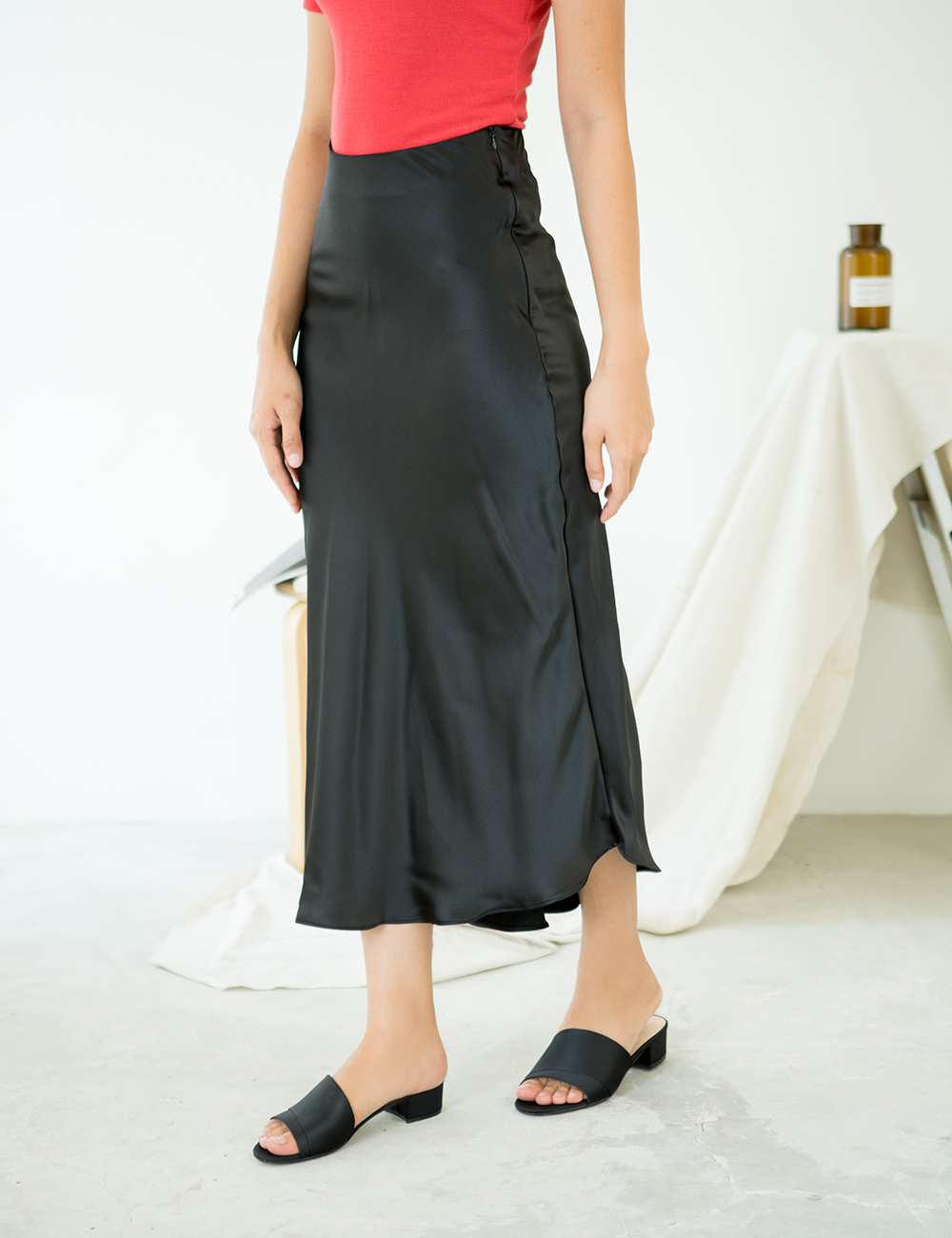 Yuan Market - Satin Finish Skirt